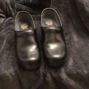 Black leather Dansko XP 38